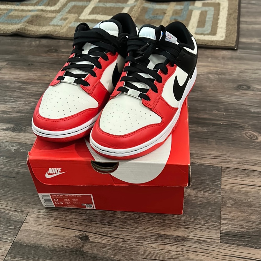 Nike Dunk Chicagos Size 10 M / 11.5 F